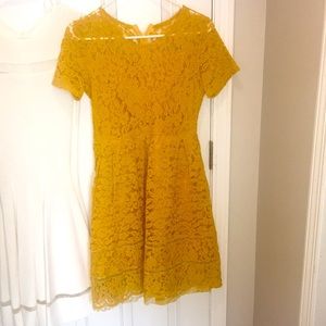 Yellow lace dress size 0-2.